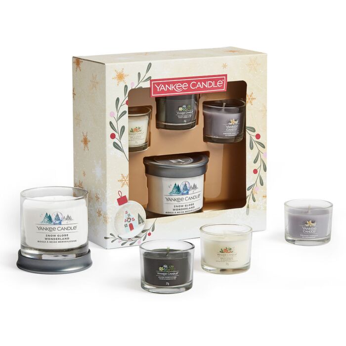 Yankee Candle - Snow Globe Wonderland Small Tumbler & Three Filled Votive Gift Set